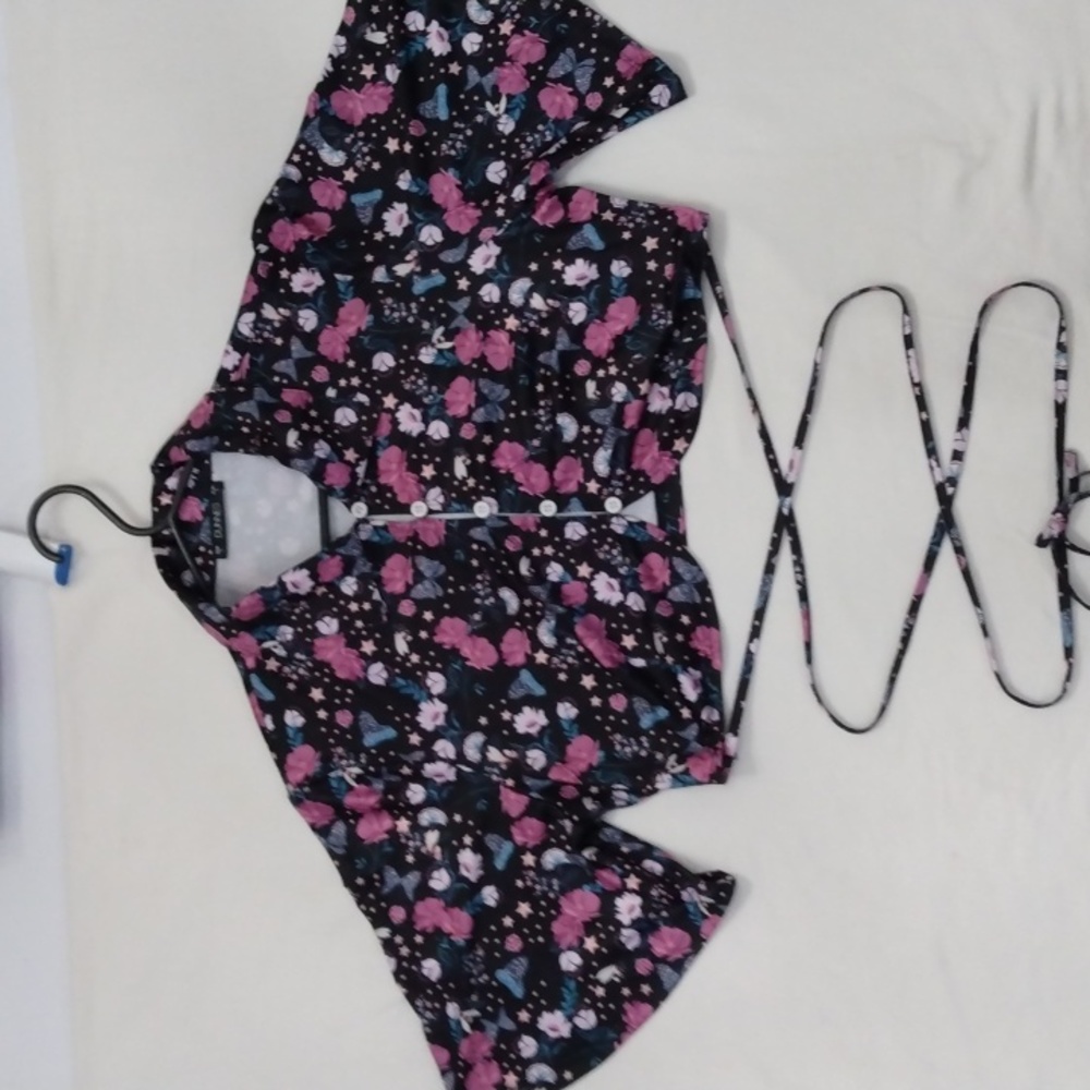 Button Down Crop Top - Picture 4 of 5
